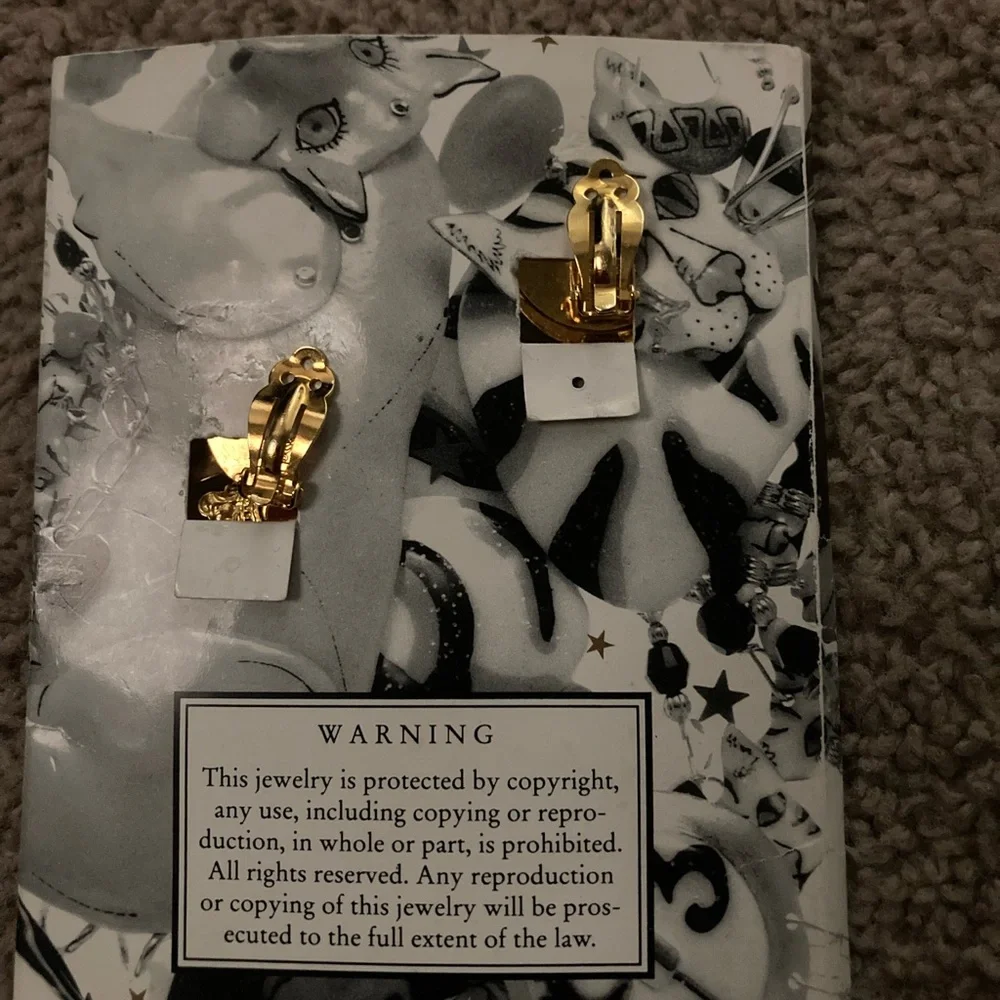 Lunch at the Ritz Twilight moon and star clip-on earring set on card 🌝⭐️🏁 - Picture 4 of 9